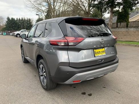Used 2023 Nissan Rogue SV image 3