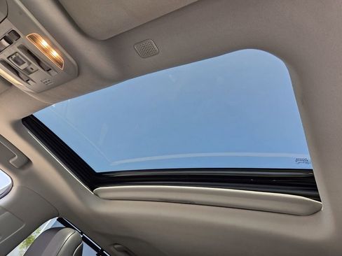 Used 2020 Toyota Highlander XLE image 17