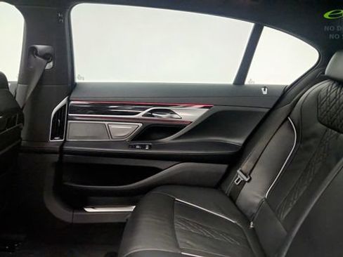 Used 2022 BMW 750i xDrive w/ M Sport Package AWD/4WD image 39