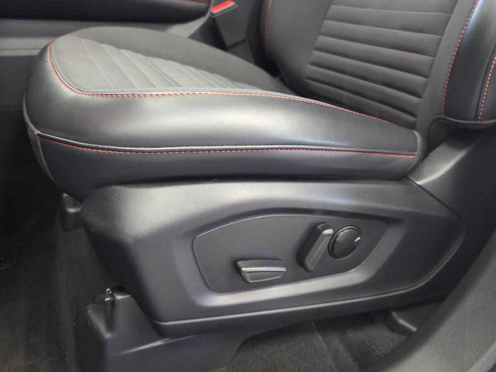 Used 2025 Ford Explorer ST-Line w/ Premium Package AWD/4WD image 30
