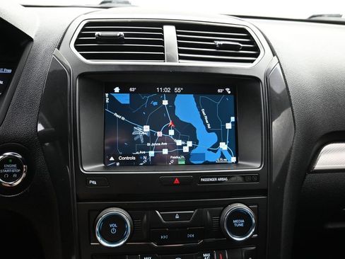 Used 2018 Ford Explorer XLT w/ Equipment Group 202A FWD image 16