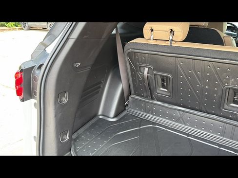 Used 2023 Chevrolet Traverse Premier w/ LPO, Floor Liner Package AWD/4WD image 29