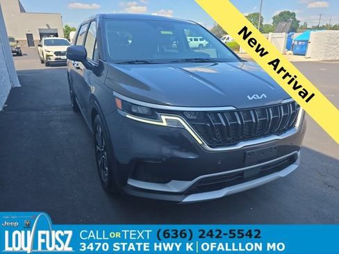 Used 2023 Kia Carnival EX FWD image 1