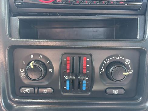 Used 2003 Chevrolet Avalanche 4x4 w/ Suspension Package, Off-Road image 21