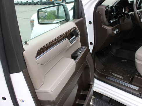 Used 2024 GMC Sierra 1500 SLE AWD/4WD image 16