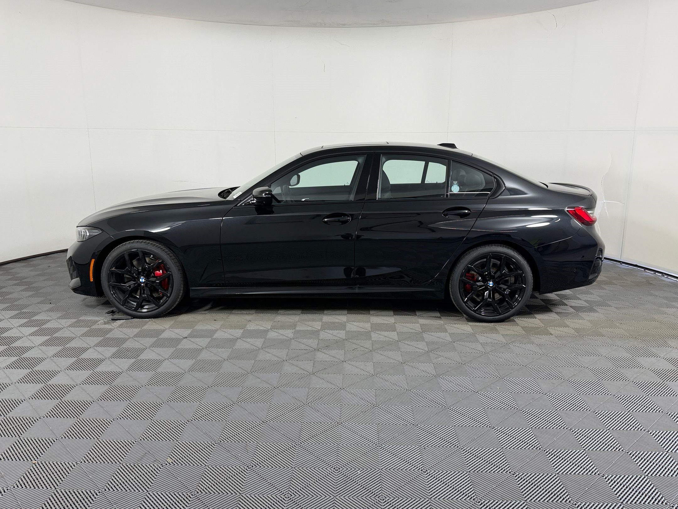Used 2026 BMW 330i Sedan w/ M Sport Package RWD image 2