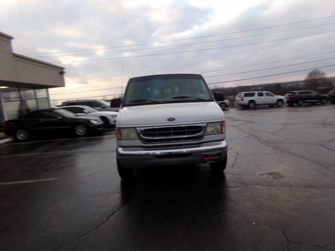 Used 2001 Ford E-350 and Econoline 350 XL RWD image 3