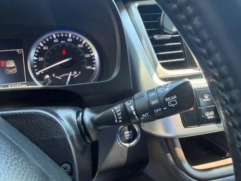 Used 2017 Toyota Highlander Limited AWD/4WD image 22