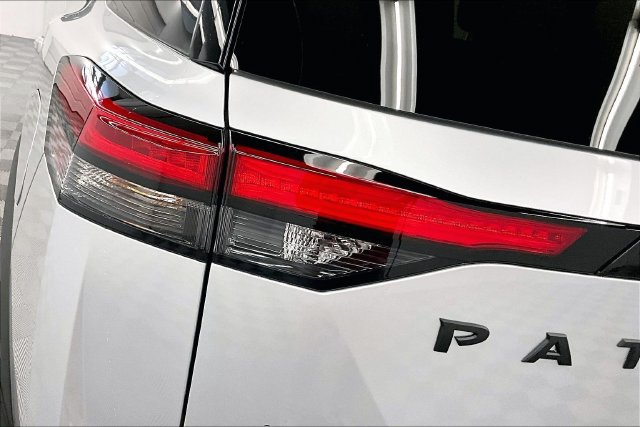 New 2025 Nissan Pathfinder Platinum w/ Lighting Package (N93) AWD/4WD image 18