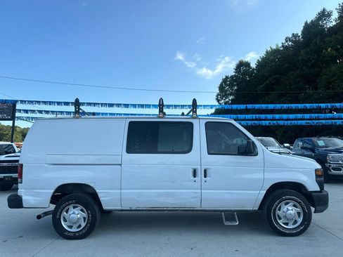Used 2010 Ford E-350 and Econoline 350 Super Duty RWD image 8