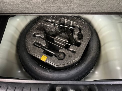 Used 2025 Hyundai Venue SEL FWD image 32