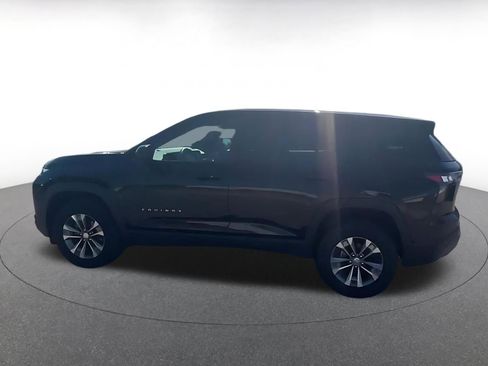 Used 2025 Chevrolet Equinox LT FWD image 9