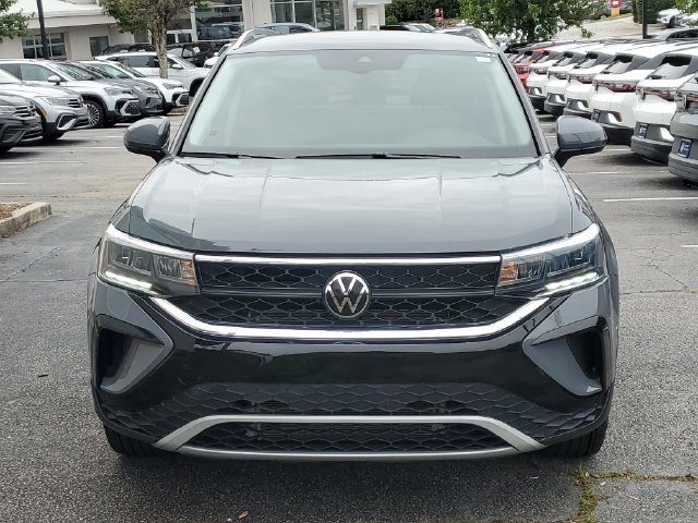 Certified 2024 Volkswagen Taos SE FWD image 2