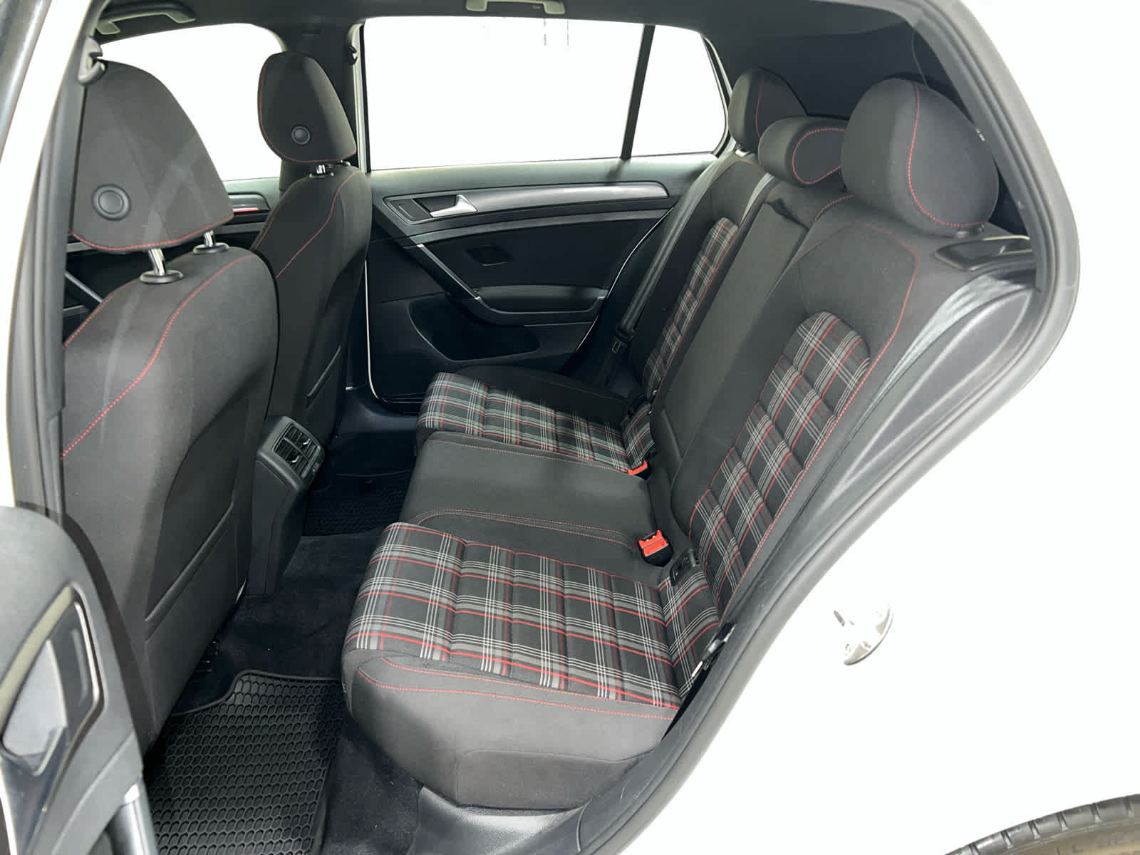 Used 2018 Volkswagen GTI SE FWD image 13