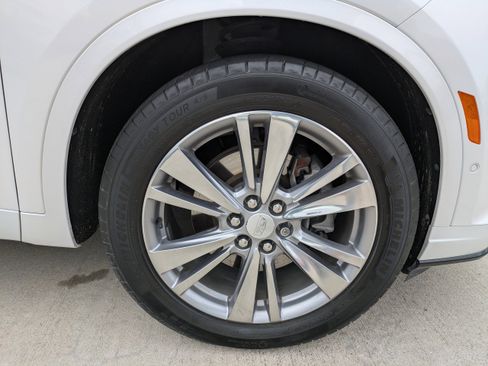 Used 2023 Cadillac XT6 Premium Luxury w/ Technology Package image 9