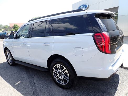 Used 2025 Ford Expedition Active AWD/4WD image 3