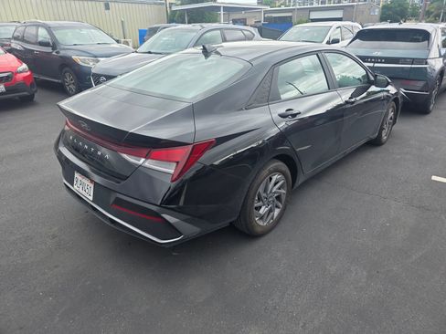 Used 2024 Hyundai Elantra SEL image 3