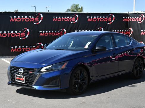 Used 2024 Nissan Altima 2.5 SR FWD image 3