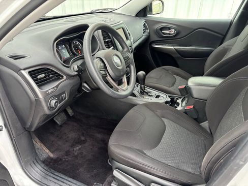 Used 2019 Jeep Cherokee Latitude w/ Popular Appearance Group image 15