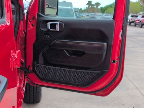 Used 2025 Jeep Wrangler Sahara w/ Safety Group image 20