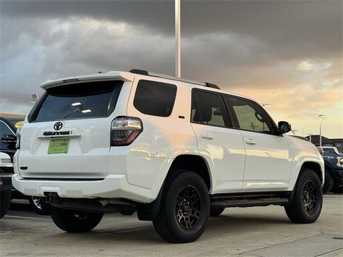 Used 2022 Toyota 4Runner SR5 image 4