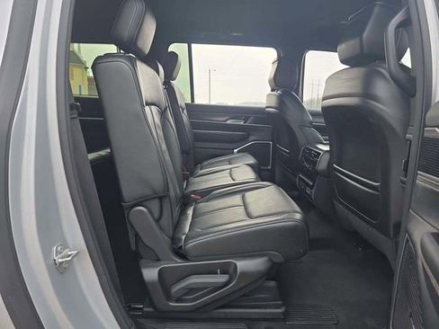 Used 2024 Jeep Wagoneer L Series II w/ Flexible Seating Group AWD/4WD image 11