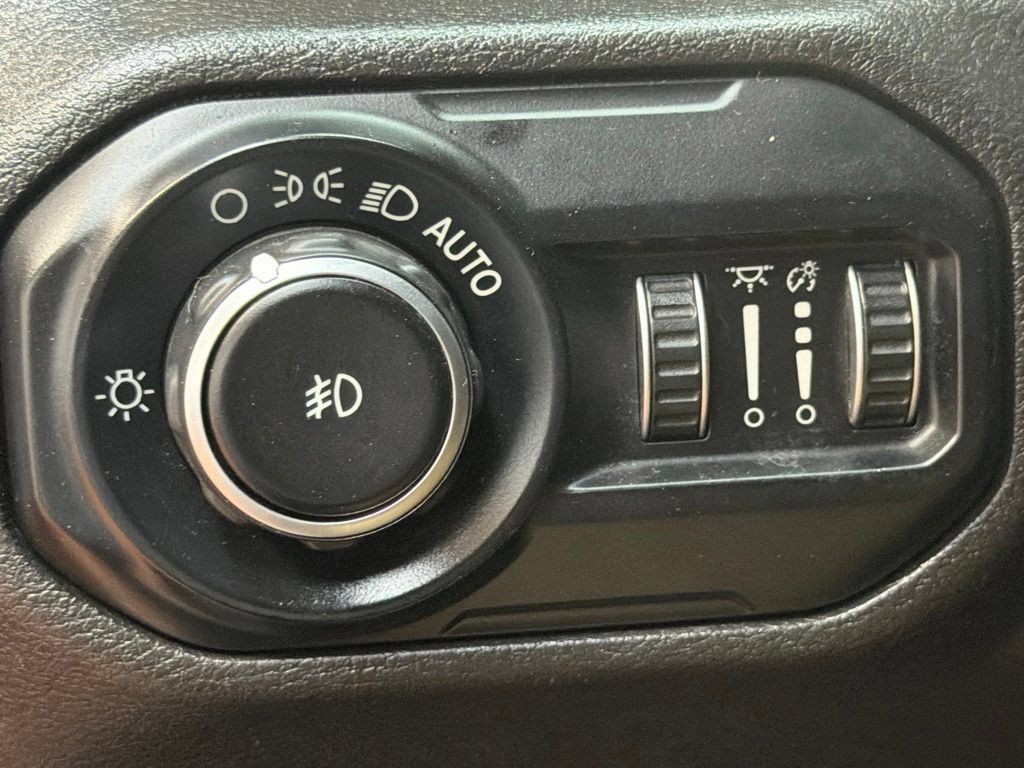 Used 2018 Jeep Wrangler Unlimited Sport S AWD/4WD image 22