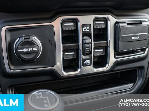 Used 2025 Jeep Wrangler Unlimited Sahara AWD/4WD image 40