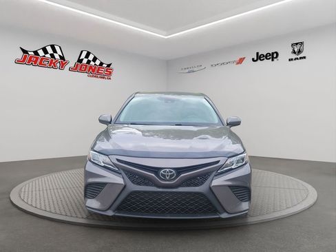 Used 2019 Toyota Camry SE FWD image 2
