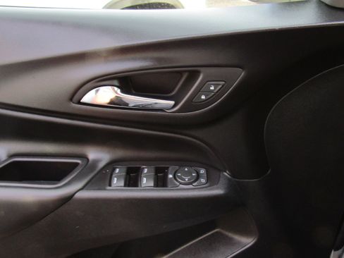 Used 2019 Chevrolet Equinox LT image 23