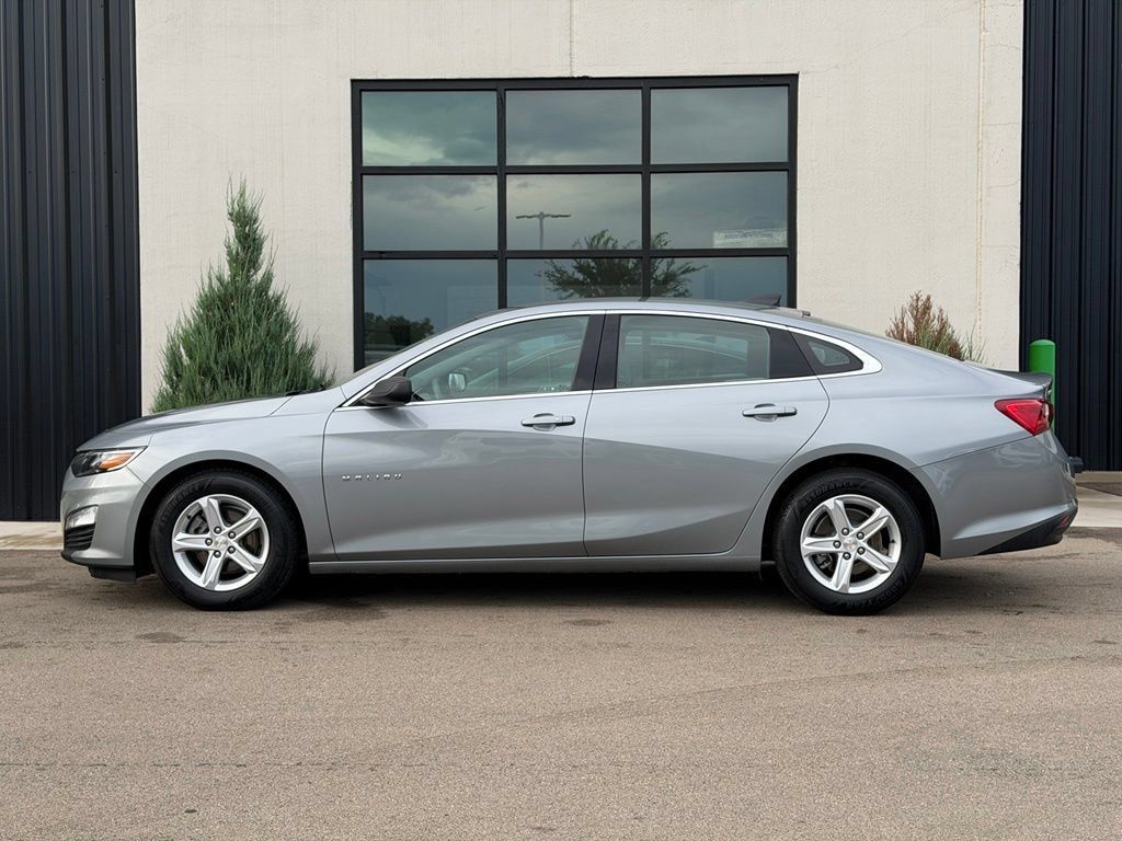 Used 2023 Chevrolet Malibu LS FWD image 2