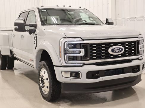 New 2026 Ford F450 Platinum image 3
