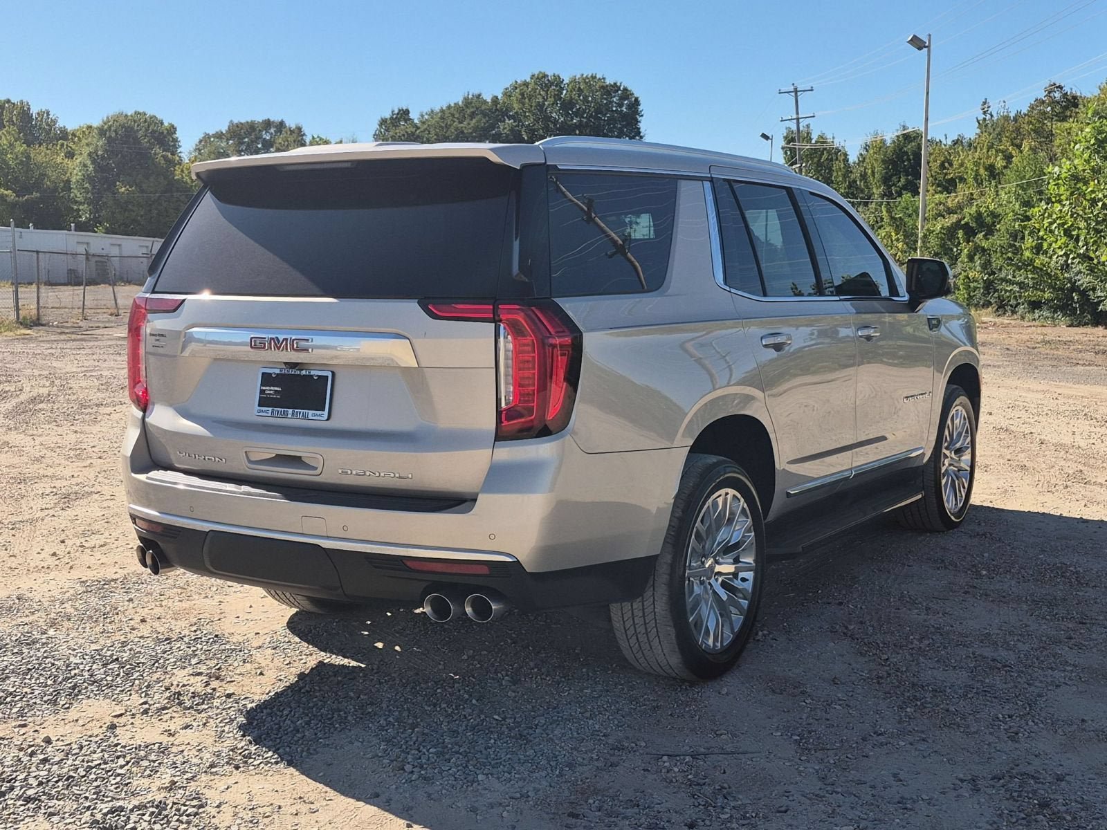 Used 2023 GMC Yukon Denali AWD/4WD image 6