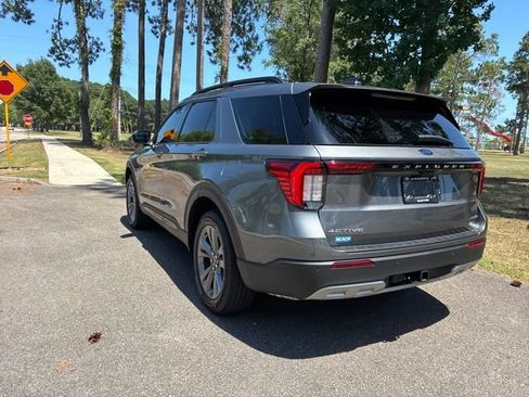 Used 2026 Ford Explorer Active w/ Active Comfort Package AWD/4WD image 5