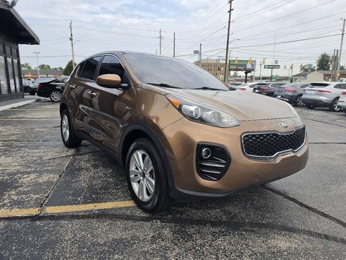 Used 2017 Kia Sportage LX AWD/4WD image 3