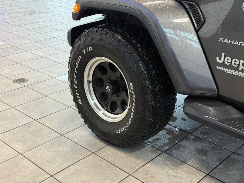 Used 2018 Jeep Wrangler Unlimited Sahara w/ Cold Weather Group AWD/4WD image 9