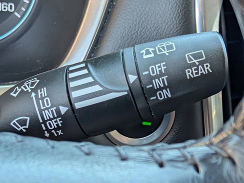 Used 2021 Chevrolet Traverse LT FWD image 26