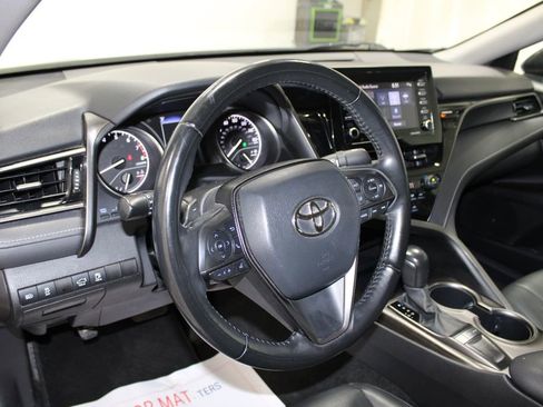 Used 2022 Toyota Camry SE image 18