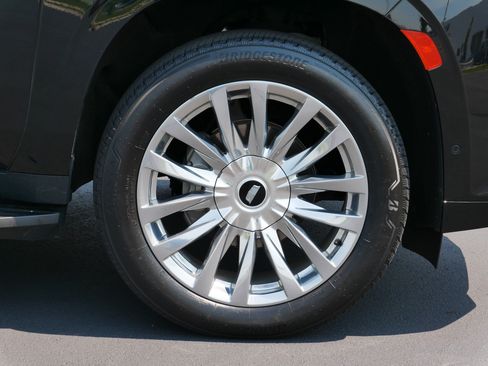 Certified 2023 Cadillac Escalade ESV Premium Luxury w/ Performance Package AWD/4WD image 13