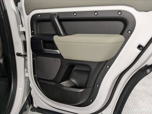 Used 2020 Land Rover Defender 110 S image 21