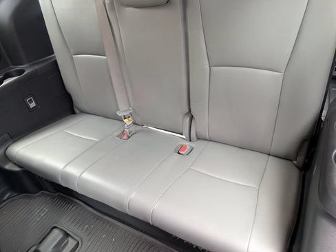 Used 2023 Toyota Highlander XLE FWD image 33