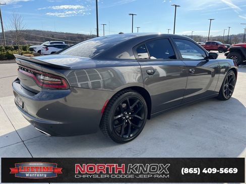 Used 2019 Dodge Charger SXT image 18