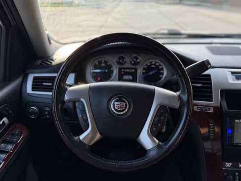 Used 2012 Cadillac Escalade 2WD image 24