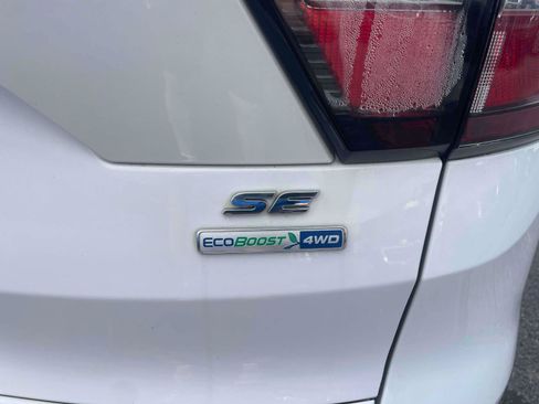 Used 2018 Ford Escape SE w/ SE Sport Appearance Package AWD/4WD image 8