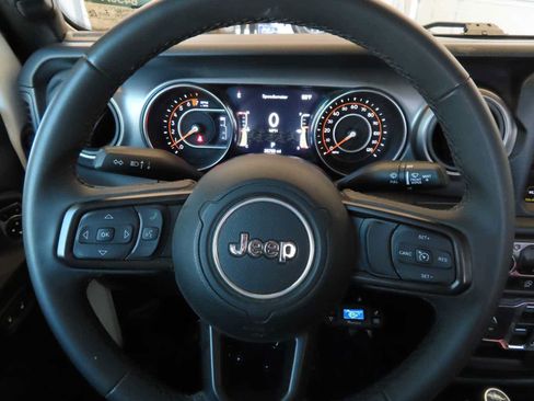 Used 2023 Jeep Gladiator Sport AWD/4WD image 17