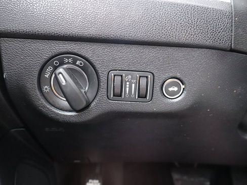 Used 2016 Chrysler 300 Limited image 15