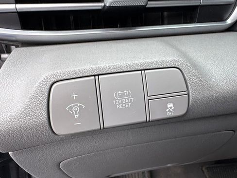 Used 2025 Hyundai Elantra Hybrid FWD image 24