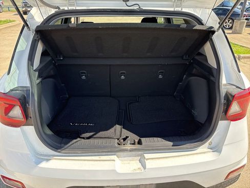 Used 2024 Hyundai Venue SEL FWD image 10