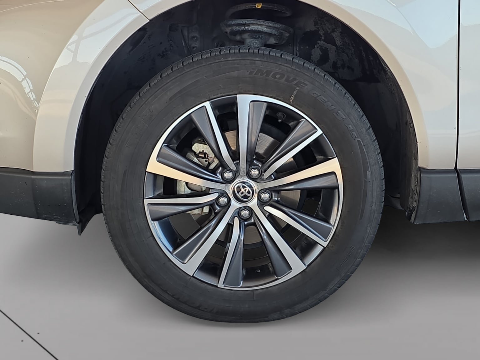 Used 2021 Toyota Venza LE AWD/4WD image 5