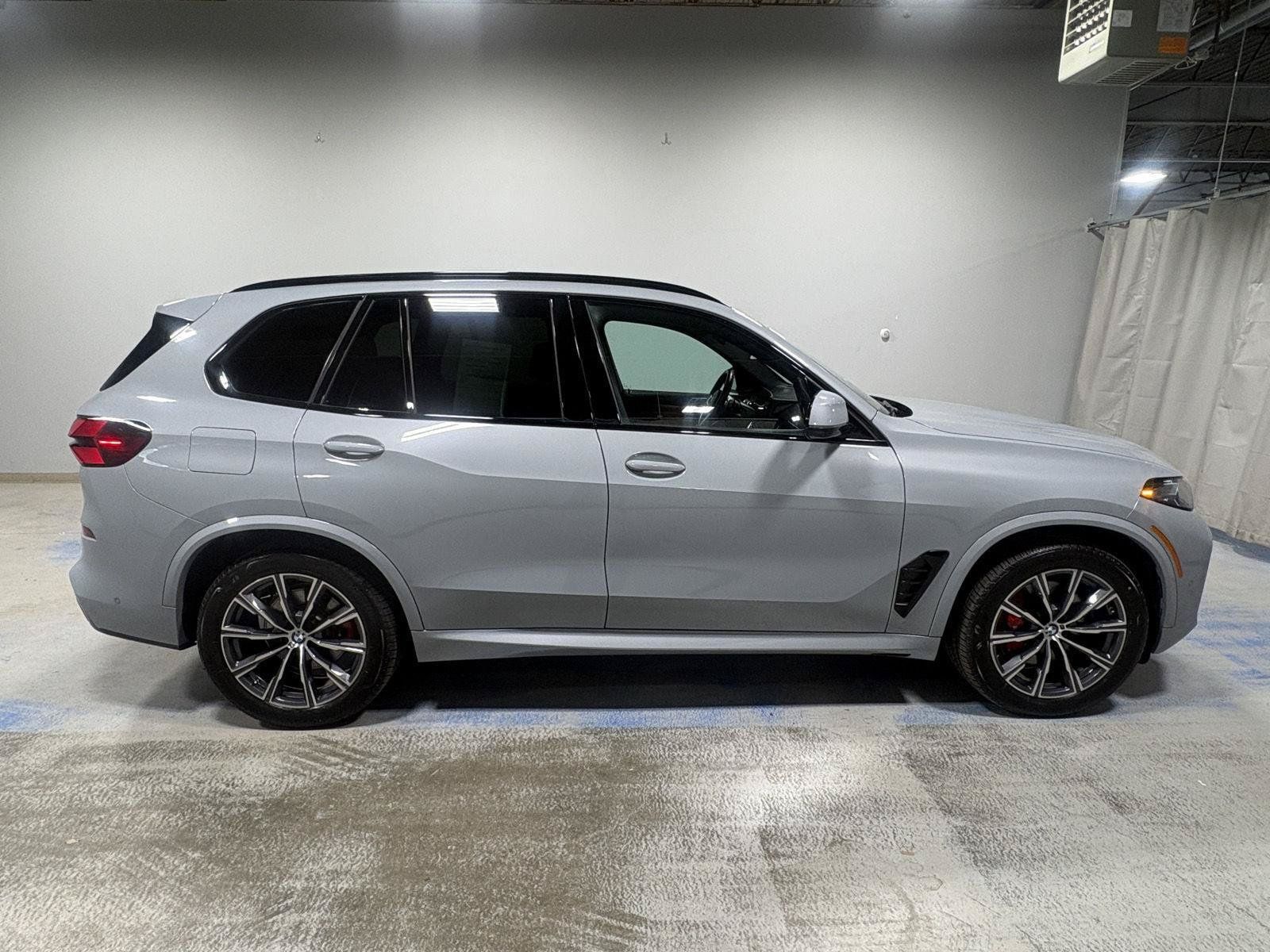 Used 2024 BMW X5 xDrive40i w/ M Sport Package AWD/4WD image 38